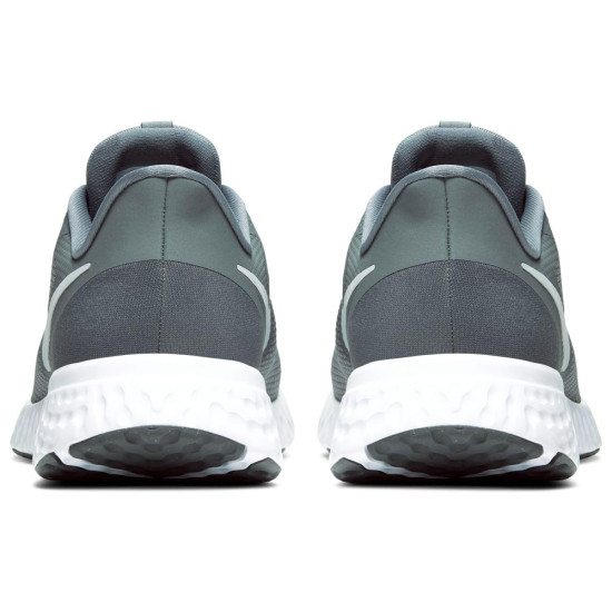 Nike Revolution 5